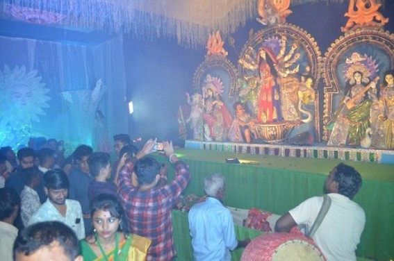 Crowd thronged to puja organizing clubs on Astami night Crowd thronged to puja organizing clubs on Astami night